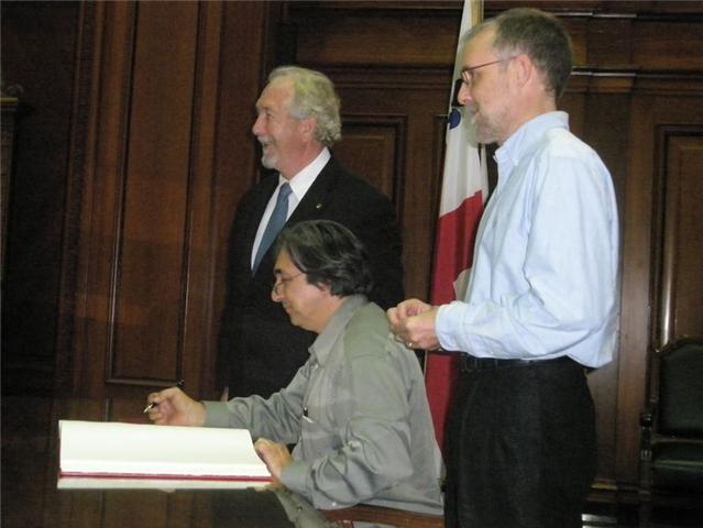 Signature des bans de la Ville de Montréal par Andrei Bedros