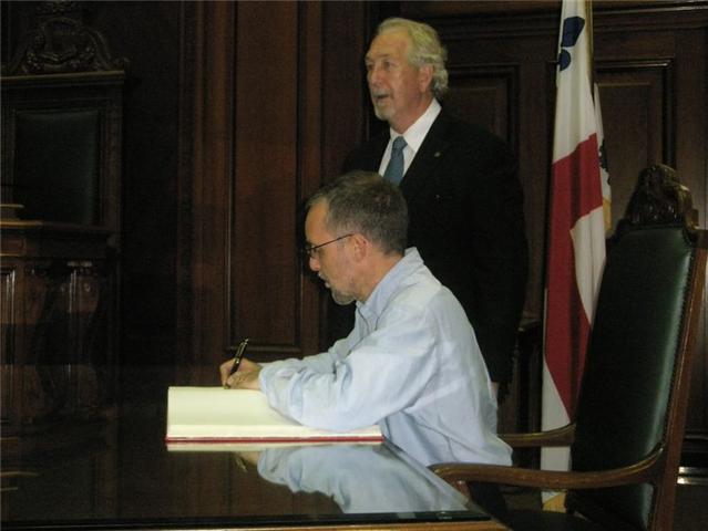 Signature des bans de la Ville de Montréal par Kristian Commichau