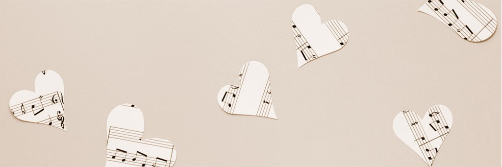 donation illustré par de petits coeurs en partitions