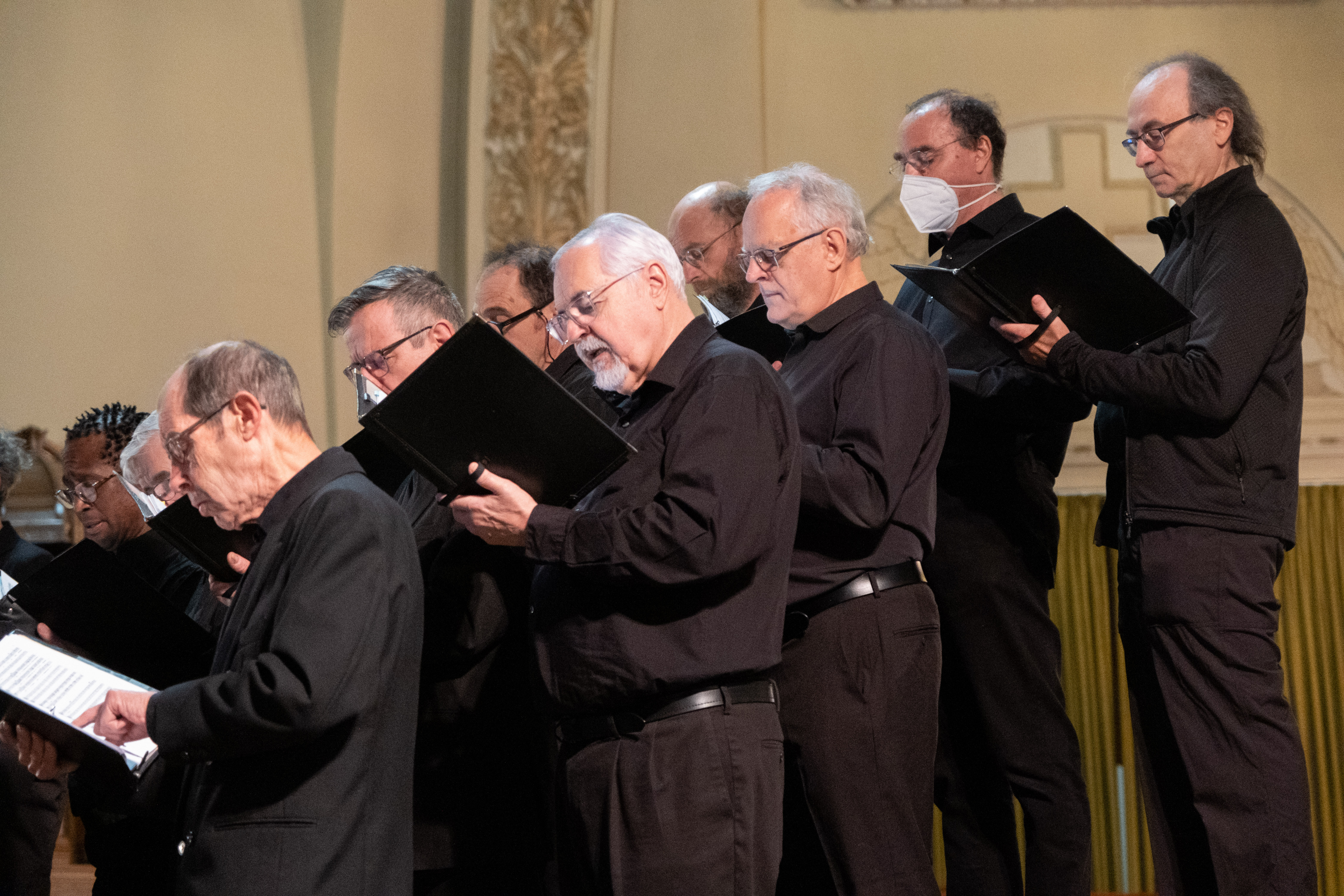 Les basses lors du concert "Nuit de paie et de joie!" du 18 décembre 2022